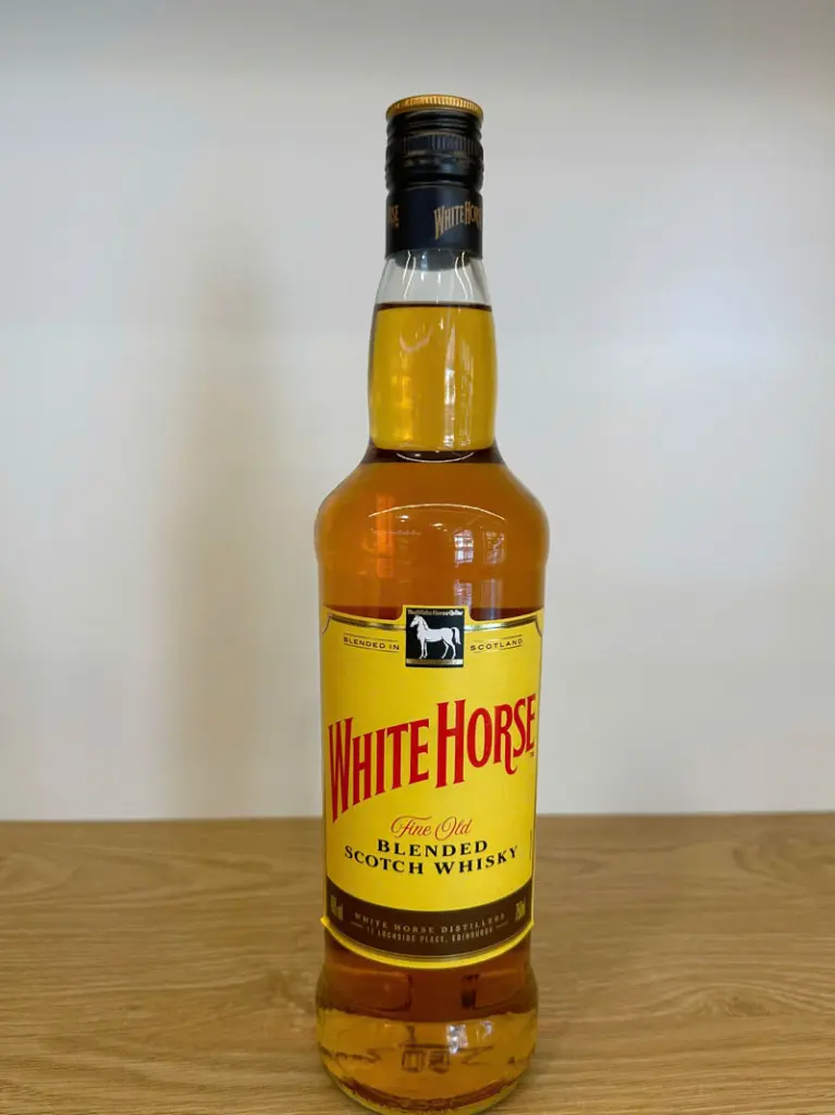 Rượu (Whisky) hiệu:WHITE HORSE 750ml,nồng độ cồn:  40% , 12 chai/thùng ( Hàng mới 100%).