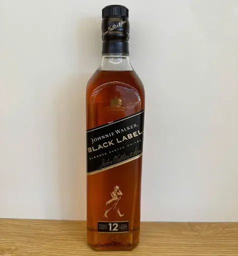 Rượu (Whisky) hiệu:JW BLACK LABEL 700ml,nồng độ cồn: 40% , 12 chai/thùng ( Hàng mới 100%).